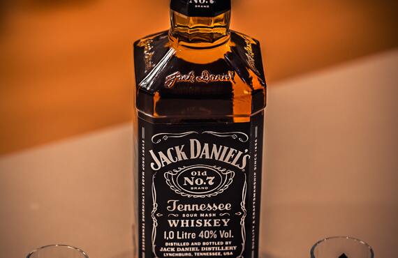 バーボンウイスキーの種類が豊富なバー|ジャックダニエルを銀座で飲むなら世界のお酒を取り揃えるBARWHITEOAK