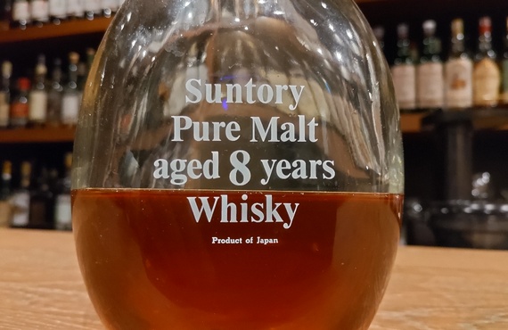 ウイスキーの種類が豊富なバー|サントリーピュアモルト8年を銀座で飲むなら世界のお酒を取り揃えるBARWHITEOAK