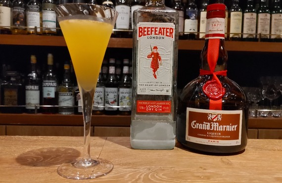 【豊富なカクテルメニュー】フラ・フラを飲むなら日曜日も営業している銀座のバー|BARWHITEOAK