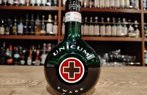 ハーブ系ビターリキュール「ウニクム（Unicum）」を飲むなら銀座のオーセンティックバー｜BARWHITEOAK
