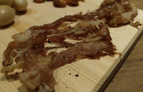 銀座のバーでウイスキーやワインと楽しむ｜バーテンダーがつくる自家製ビーフジャーキー【BAR WHITE OAK】
