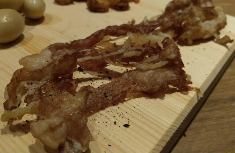 銀座のバーでウイスキーやワインと楽しむ｜バーテンダーがつくる自家製ビーフジャーキー【BAR WHITE OAK】