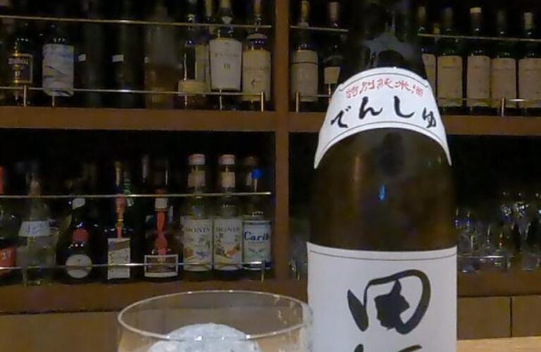 日本酒カクテルメニューが豊富「サムライロック」日曜日も営業している銀座のバー｜BARWHITEOAK